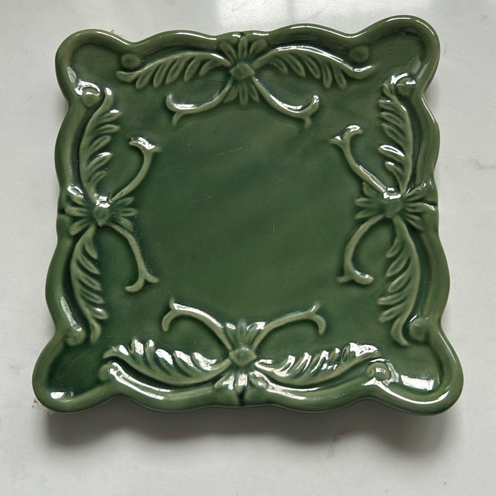California Classics 6” Embossed Plate